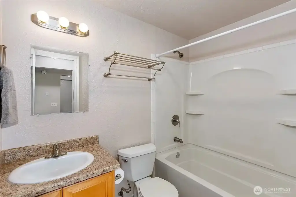 8911 Holly Drive UNIT 207, Everett, WA 98208 