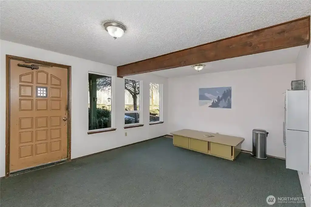 8911 Holly Drive UNIT 207, Everett, WA 98208 