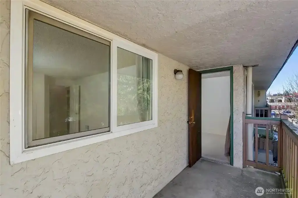 8911 Holly Drive UNIT 207, Everett, WA 98208 