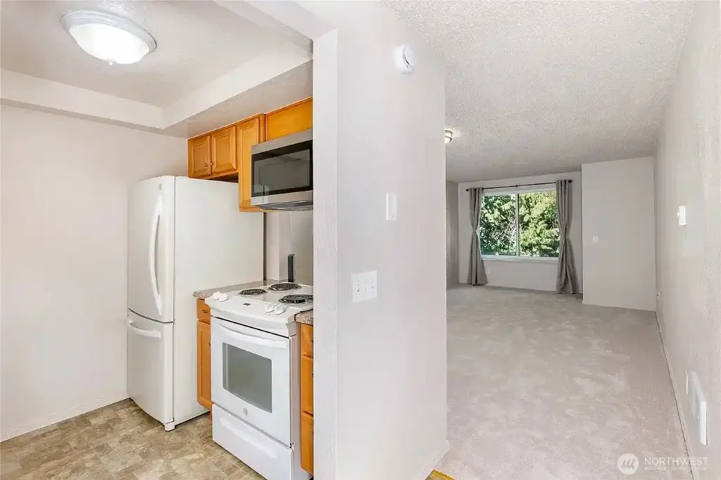 8911 Holly Drive UNIT 207, Everett, WA 98208 