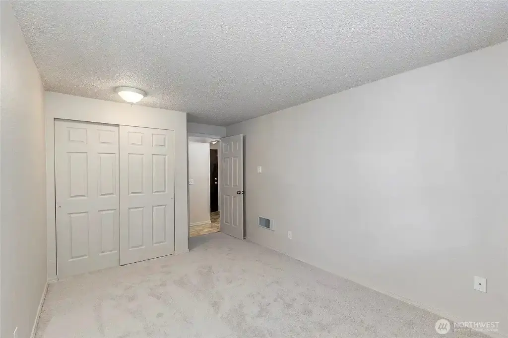 8911 Holly Drive UNIT 207, Everett, WA 98208 