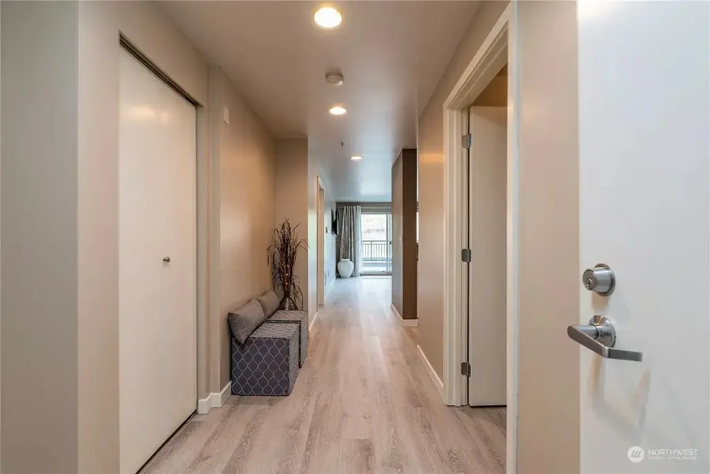 321 10th Avenue S UNIT 616, Seattle, WA 98104 