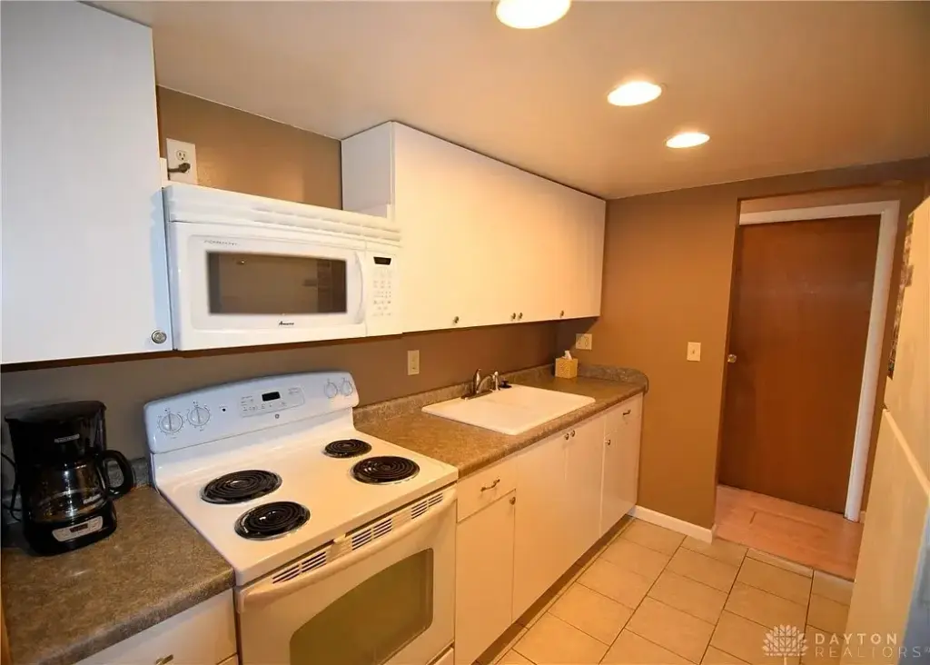 5814 Troy Villa Blvd, Dayton, OH 45424 