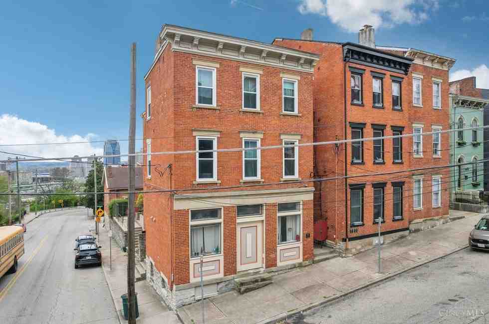 561 Milton St APT E, Cincinnati, OH 45202 