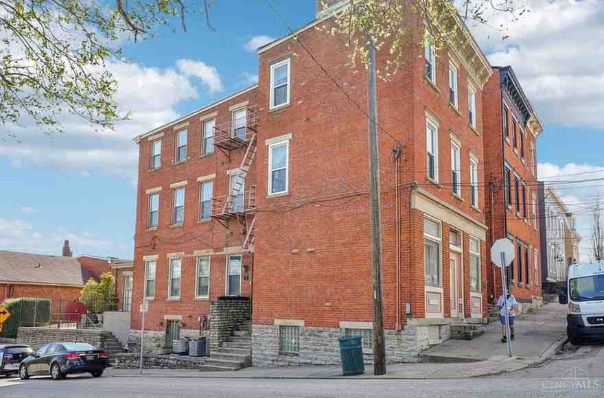 561 Milton St APT E, Cincinnati, OH 45202 