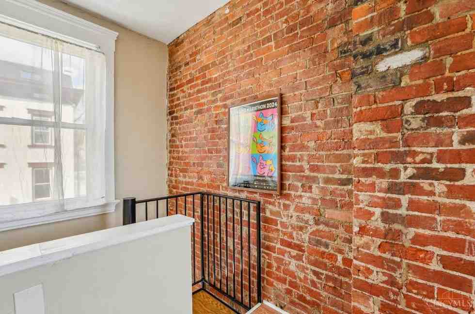 561 Milton St APT E, Cincinnati, OH 45202 