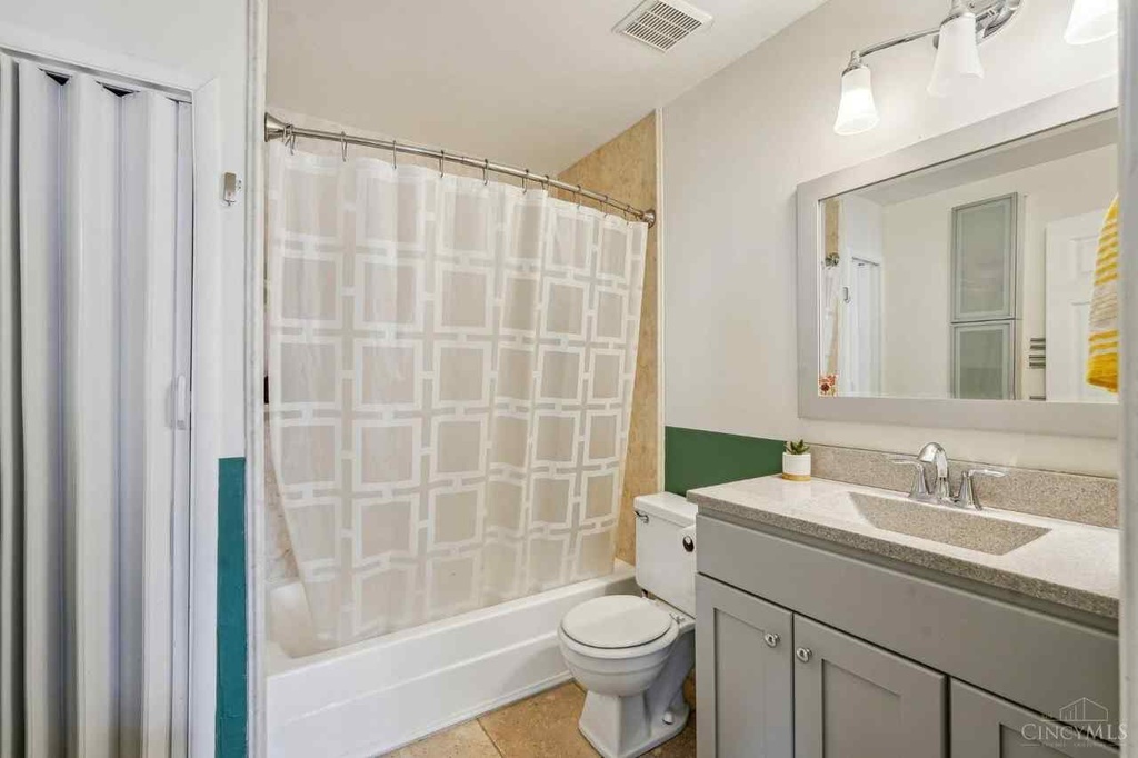 561 Milton St APT E, Cincinnati, OH 45202 