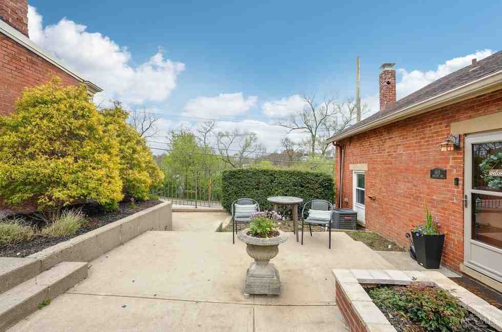 561 Milton St APT E, Cincinnati, OH 45202 