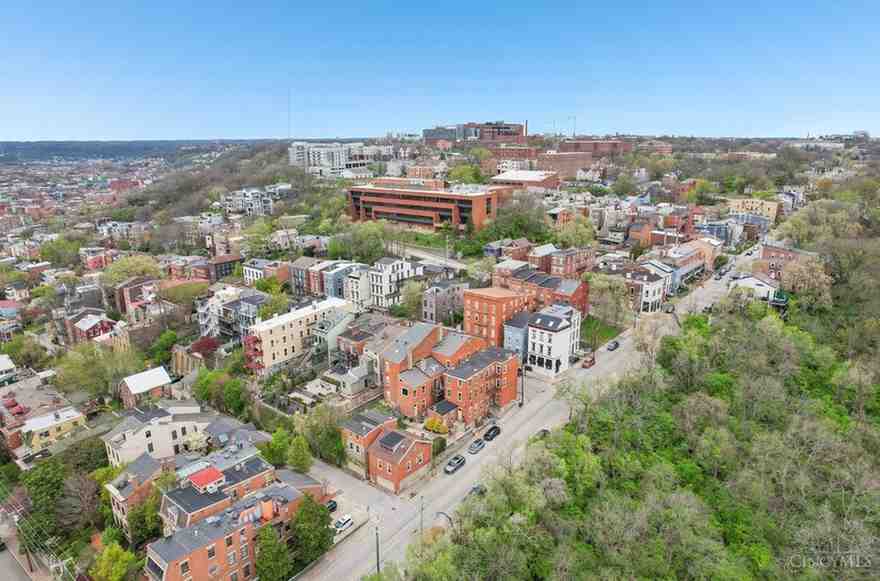 561 Milton St APT E, Cincinnati, OH 45202 