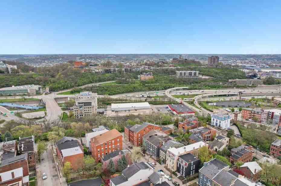 561 Milton St APT E, Cincinnati, OH 45202 