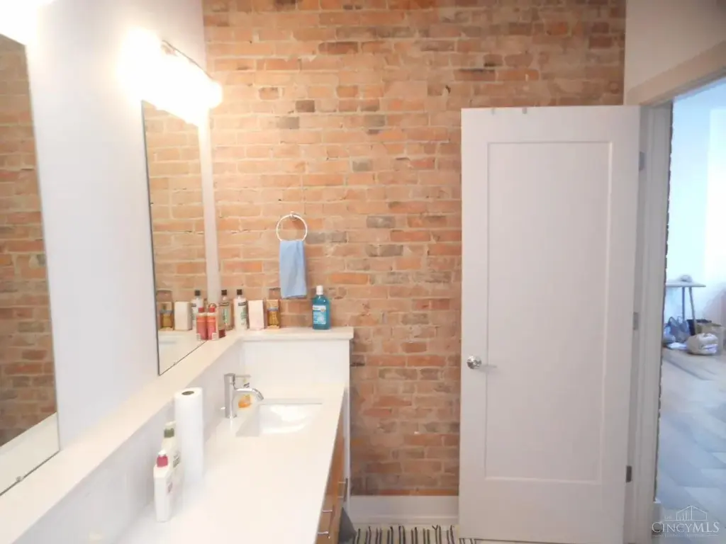 26 W 15th St #5F, Cincinnati, OH 45202 