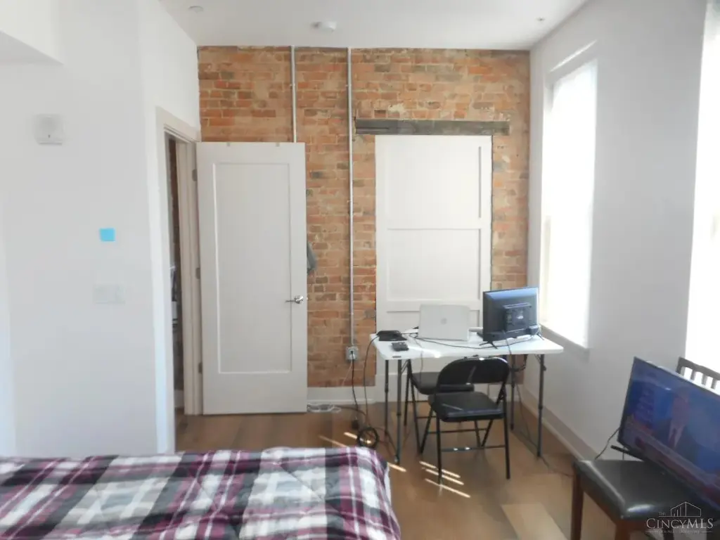 26 W 15th St #5F, Cincinnati, OH 45202 