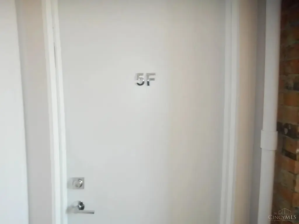 26 W 15th St #5F, Cincinnati, OH 45202 