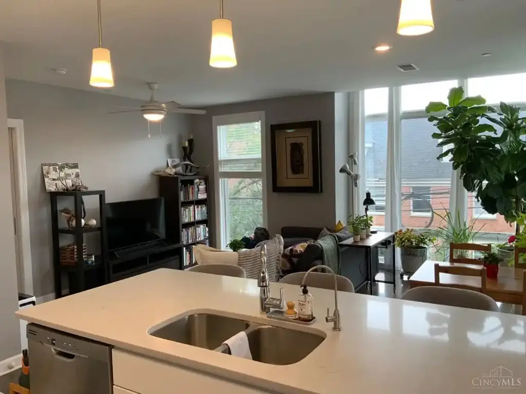 116 W 15th St #206, Cincinnati, OH 45202 
