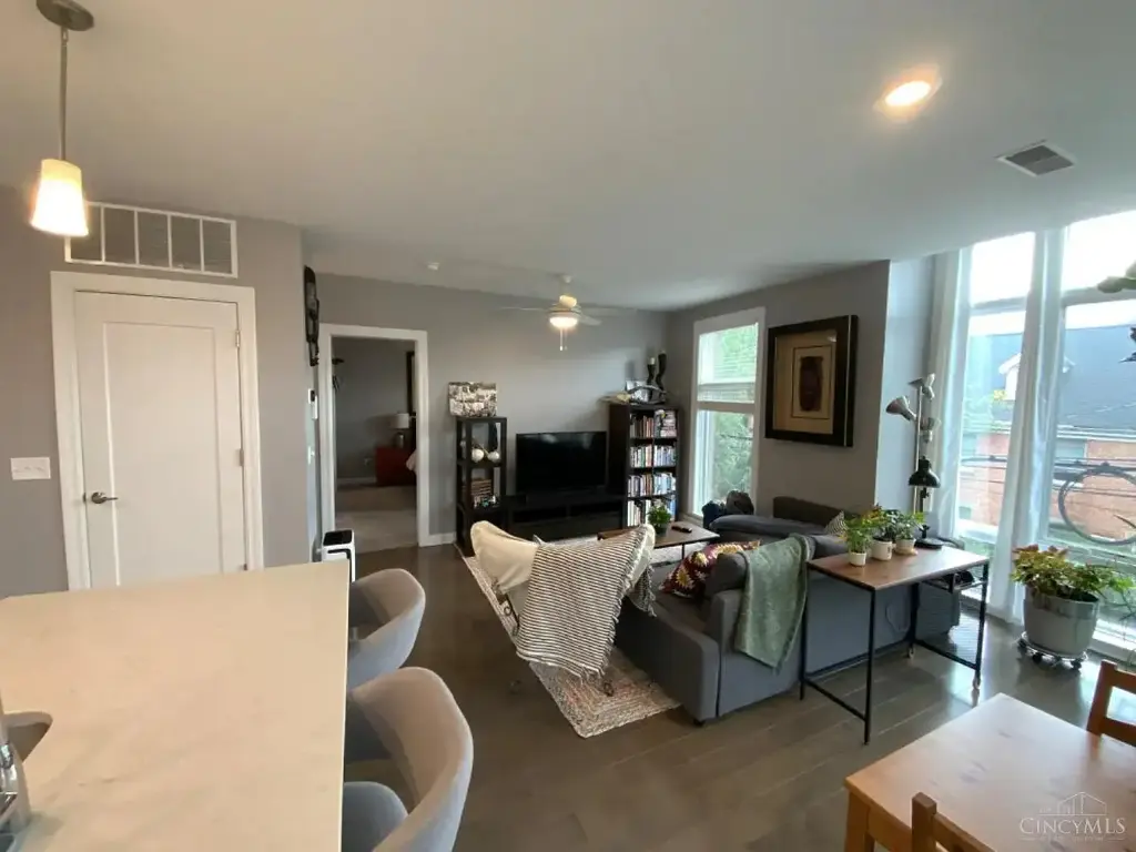 116 W 15th St #206, Cincinnati, OH 45202 