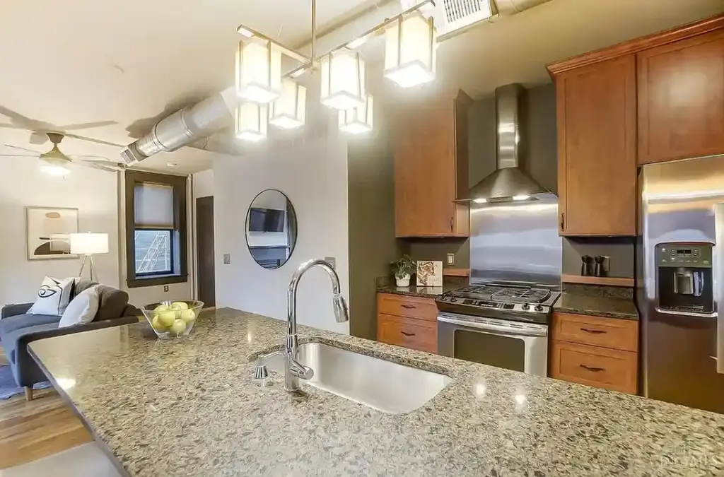 14 W 14th St #301, Cincinnati, OH 45202 