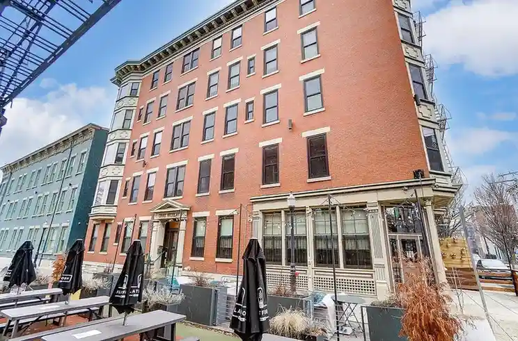 14 W 14th St #301, Cincinnati, OH 45202 