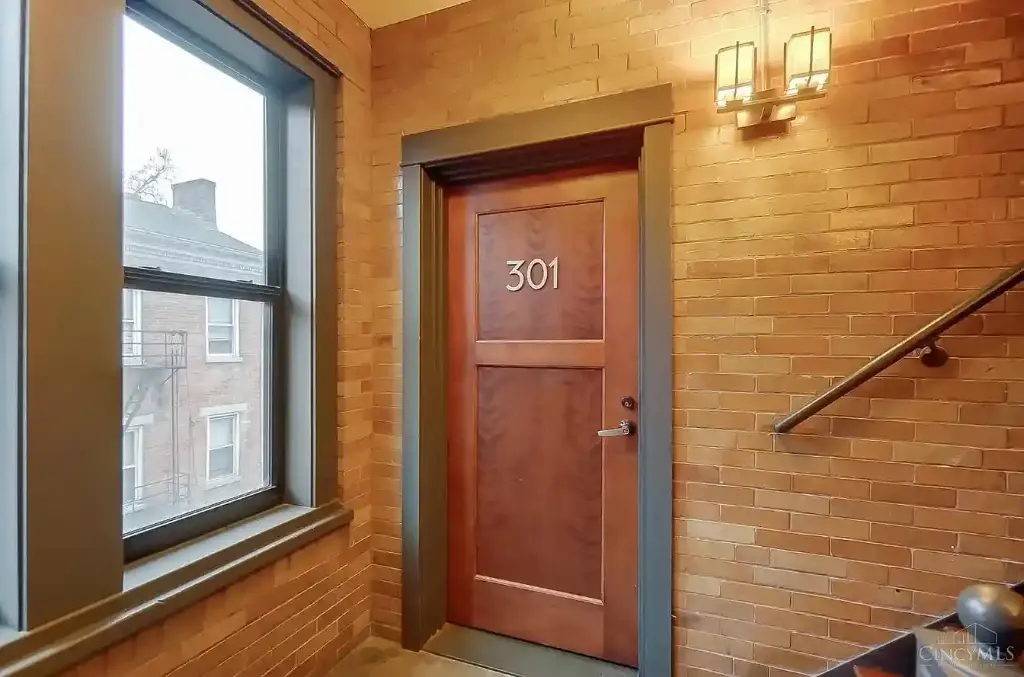 14 W 14th St #301, Cincinnati, OH 45202 
