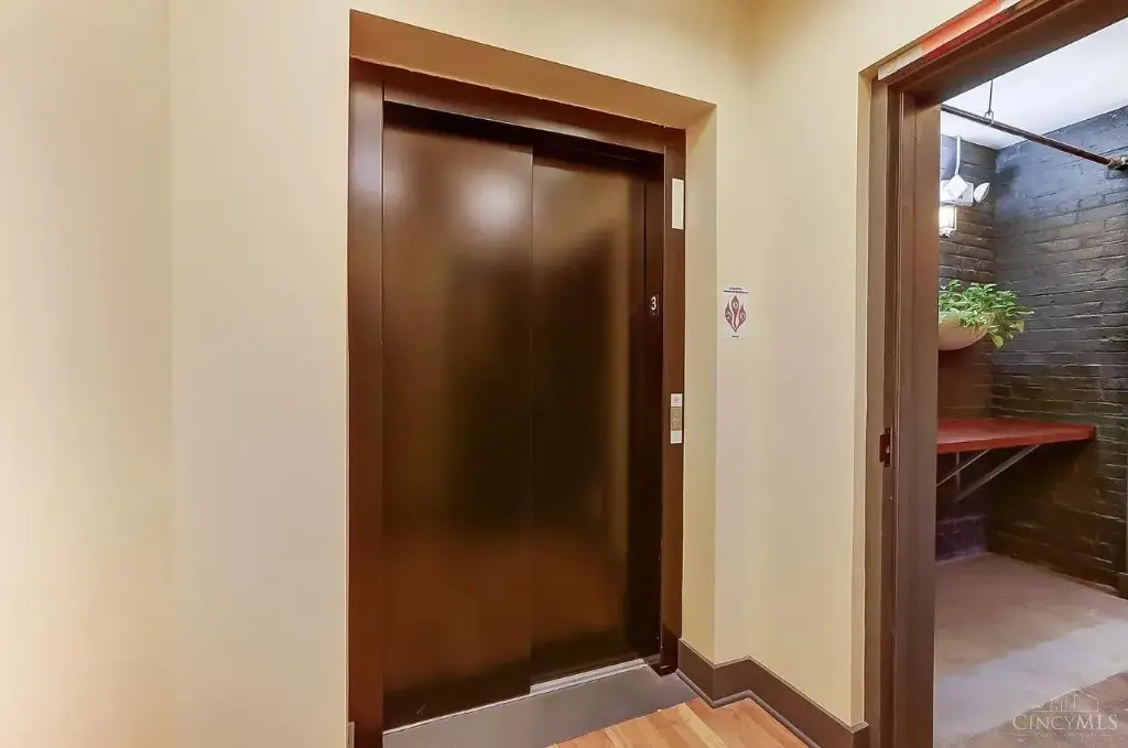 14 W 14th St #301, Cincinnati, OH 45202 