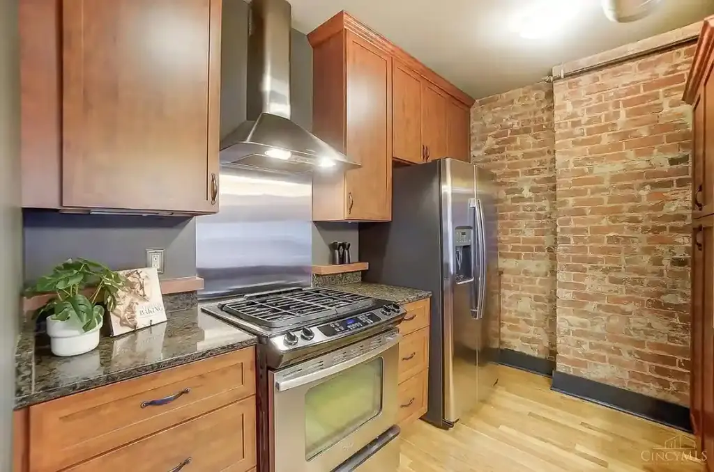 14 W 14th St #301, Cincinnati, OH 45202 