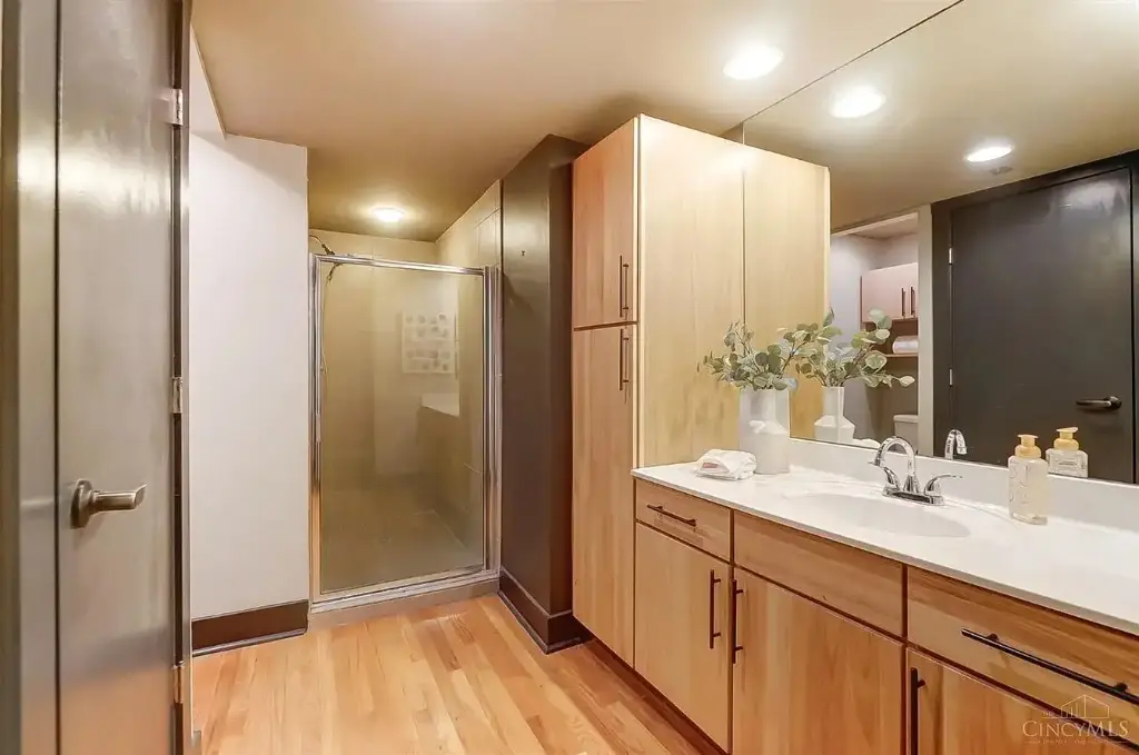 14 W 14th St #301, Cincinnati, OH 45202 