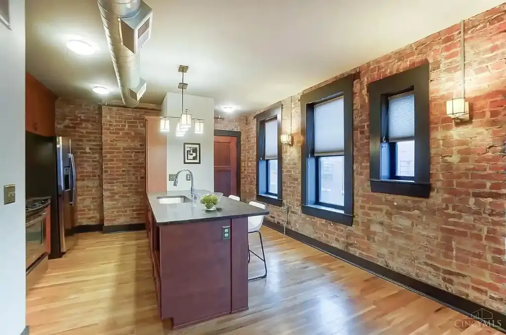 14 W 14th St #301, Cincinnati, OH 45202 