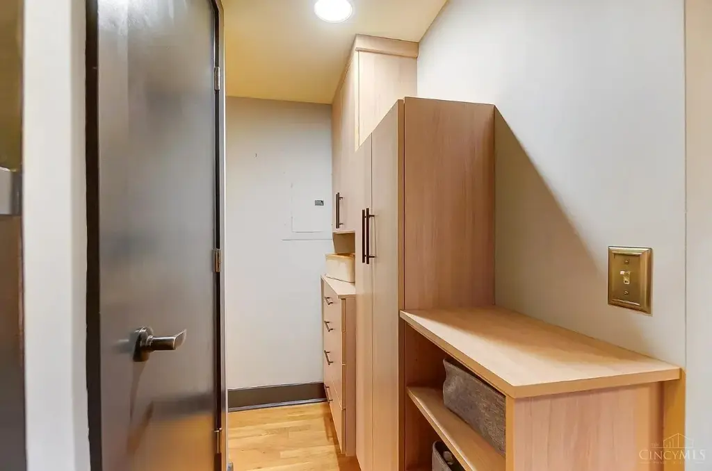 14 W 14th St #301, Cincinnati, OH 45202 
