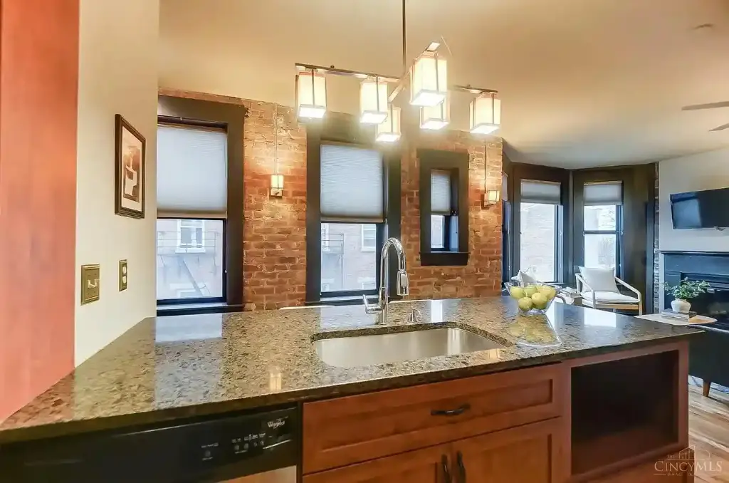 14 W 14th St #301, Cincinnati, OH 45202 