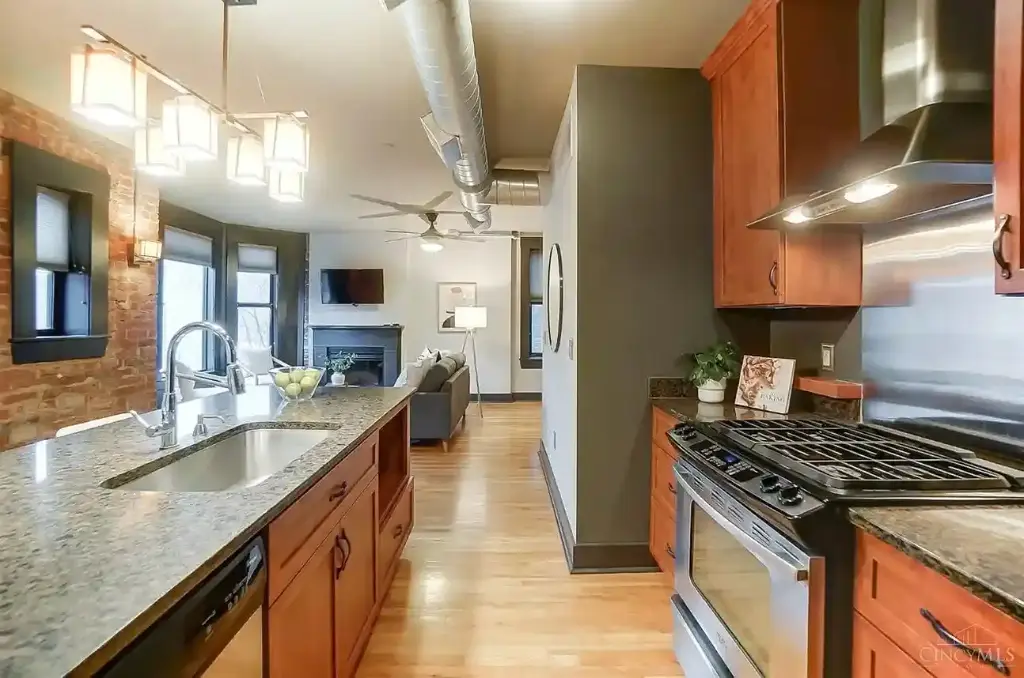 14 W 14th St #301, Cincinnati, OH 45202 