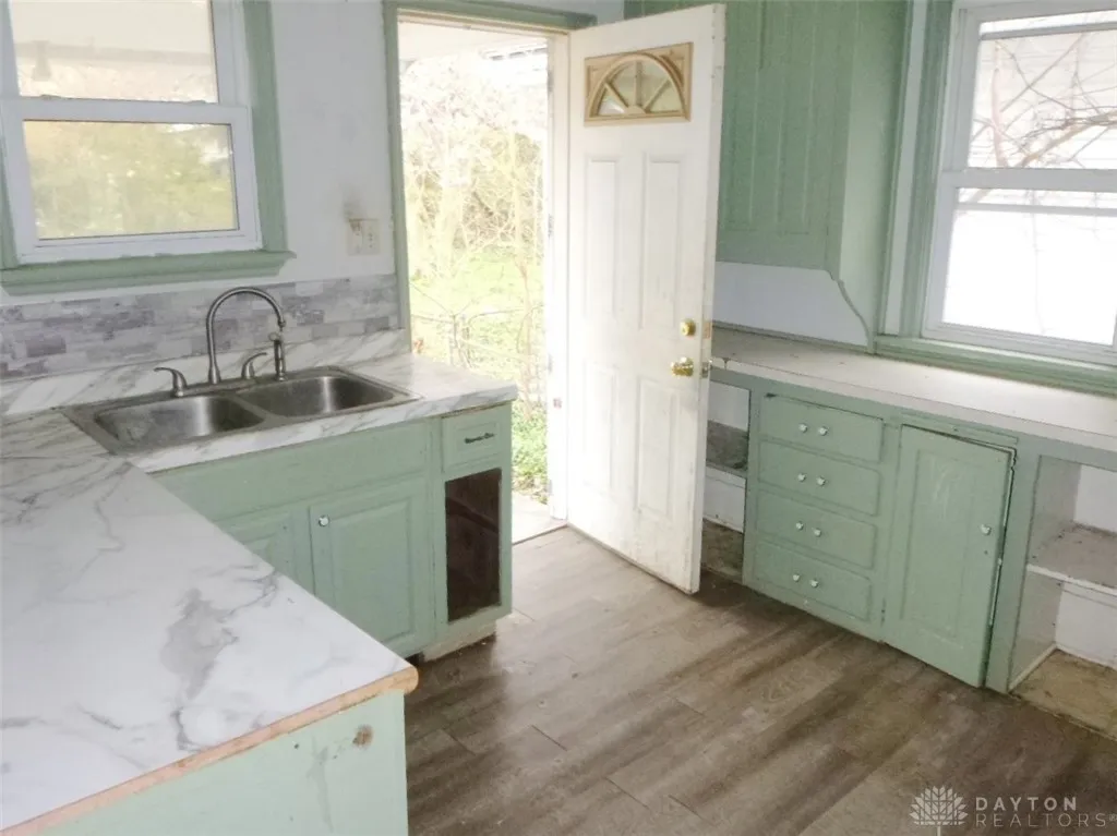 28 Utah Ct Dayton, OH 45410