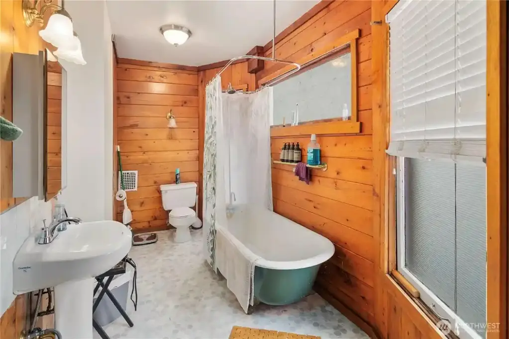 1713 Belmont Avenue, Seattle, WA 98122 