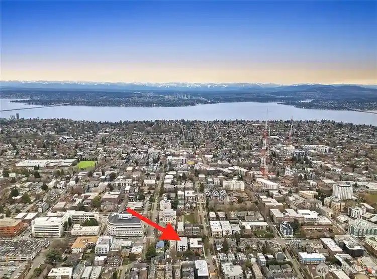 Fully Occupied Historic Building with Cap Rate 5.67% – Add More Units!