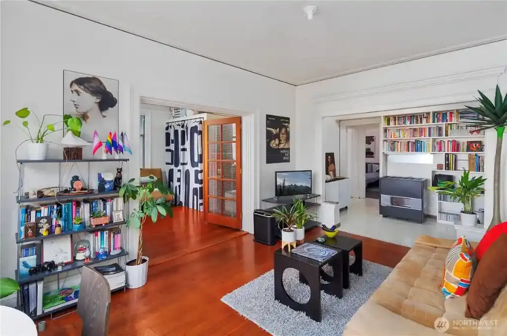Fully Occupied Historic Building with Cap Rate 5.67% – Add More Units!