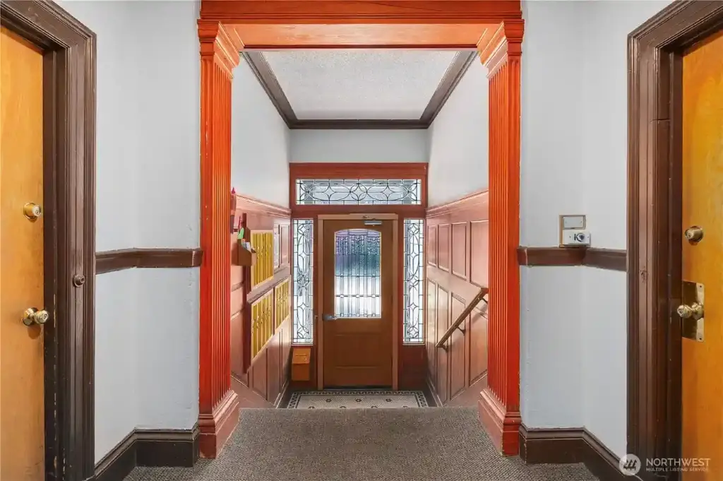 Fully Occupied Historic Building with Cap Rate 5.67% – Add More Units!