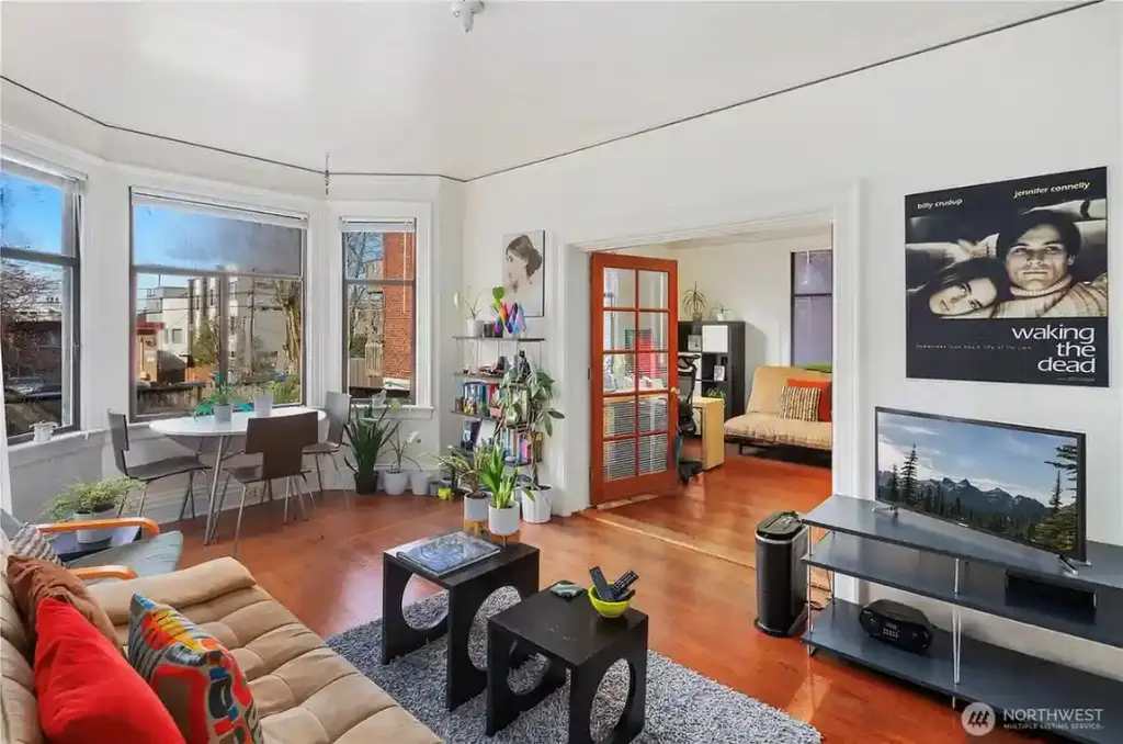 Fully Occupied Historic Building with Cap Rate 5.67% – Add More Units!