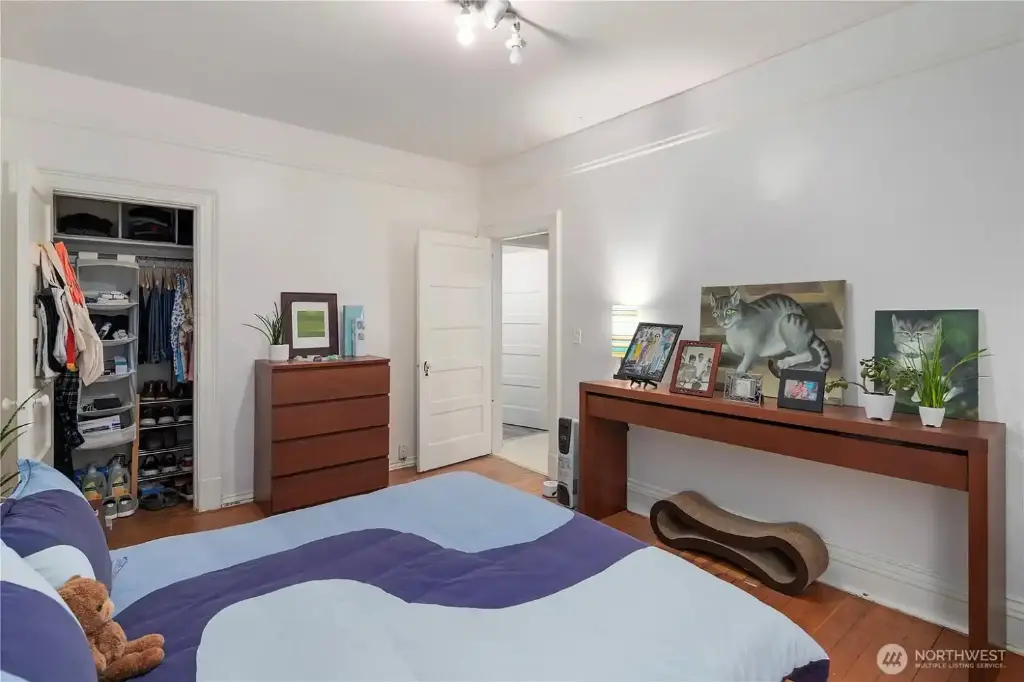 Fully Occupied Historic Building with Cap Rate 5.67% – Add More Units!