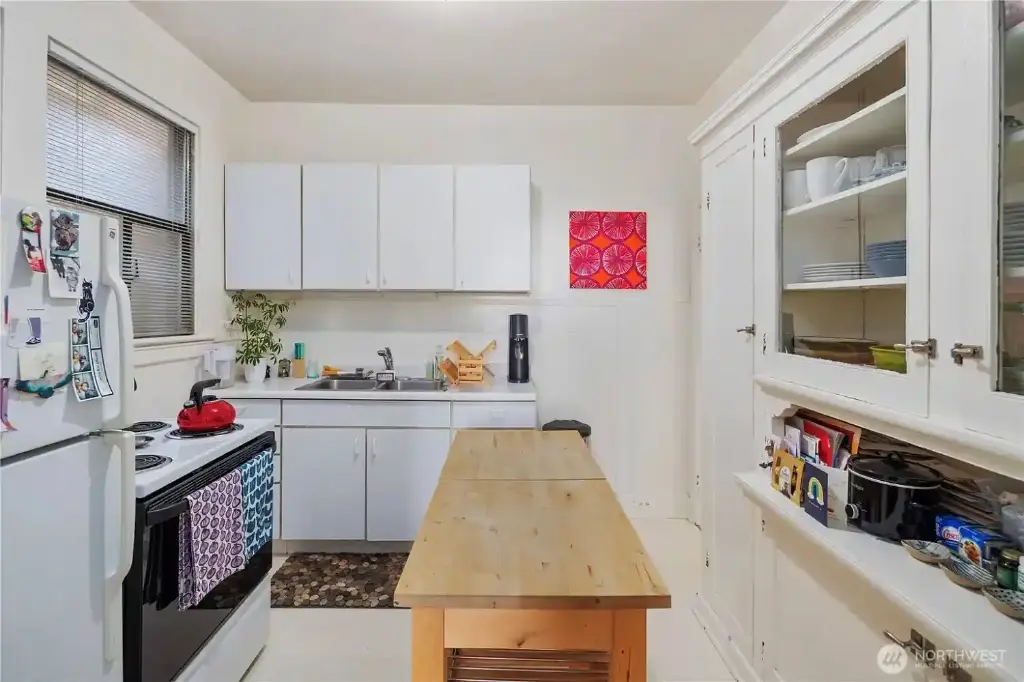 Fully Occupied Historic Building with Cap Rate 5.67% – Add More Units!