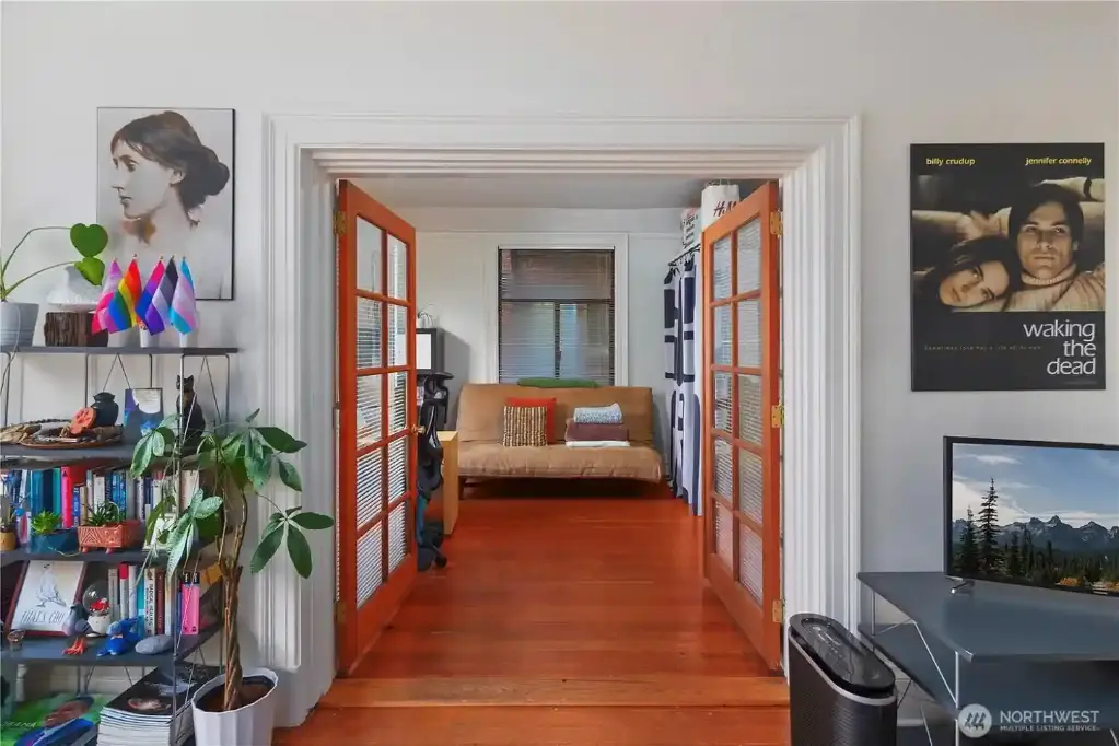 Fully Occupied Historic Building with Cap Rate 5.67% – Add More Units!