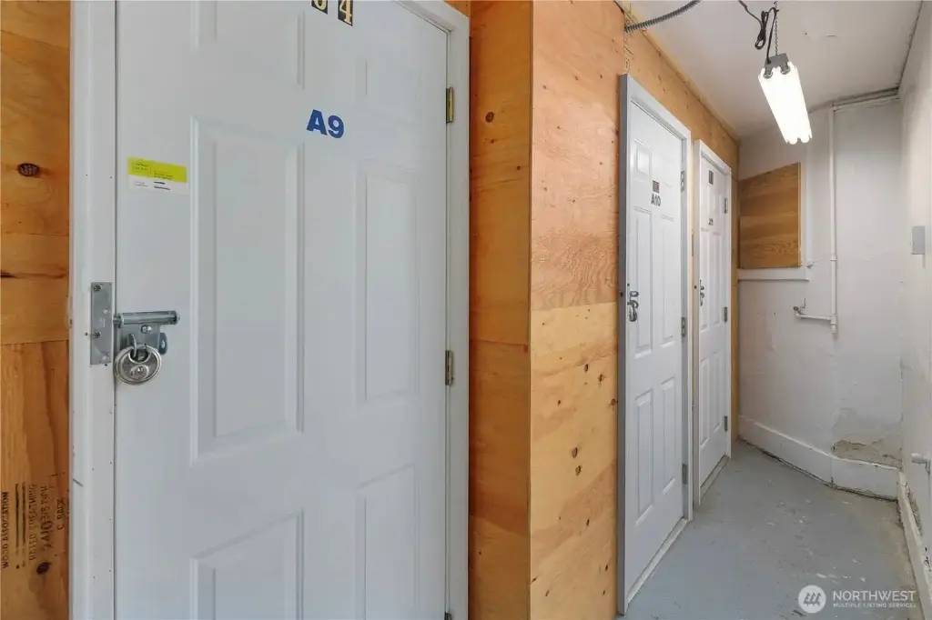 Fully Occupied Historic Building with Cap Rate 5.67% – Add More Units!