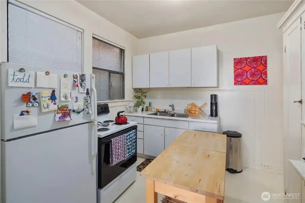 Fully Occupied Historic Building with Cap Rate 5.67% – Add More Units!