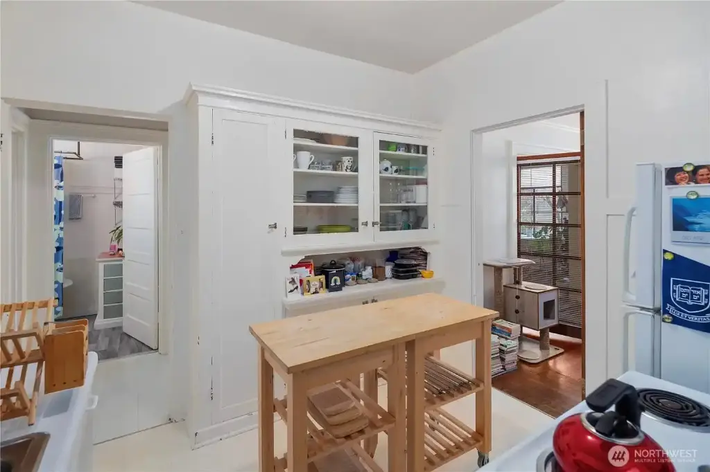 Fully Occupied Historic Building with Cap Rate 5.67% – Add More Units!