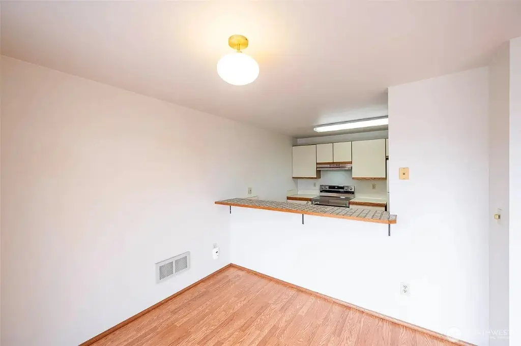 645 W Nickerson Street, Seattle, WA 98119 