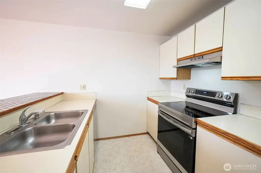645 W Nickerson Street, Seattle, WA 98119 