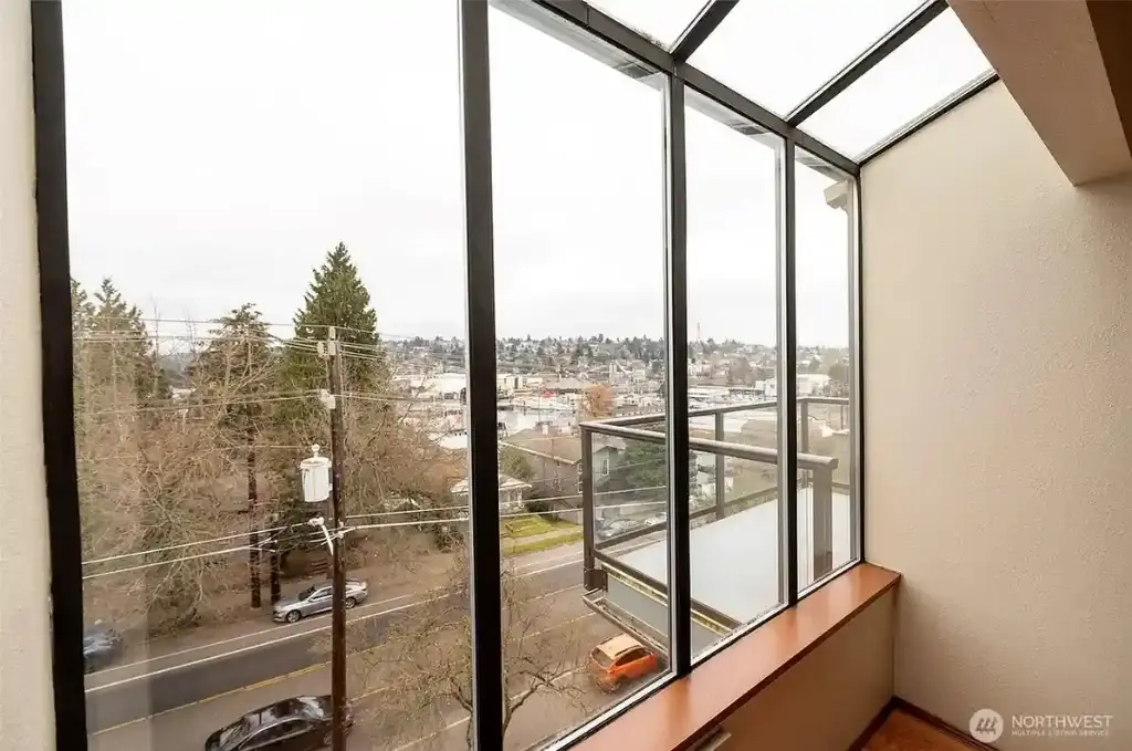 645 W Nickerson Street, Seattle, WA 98119 