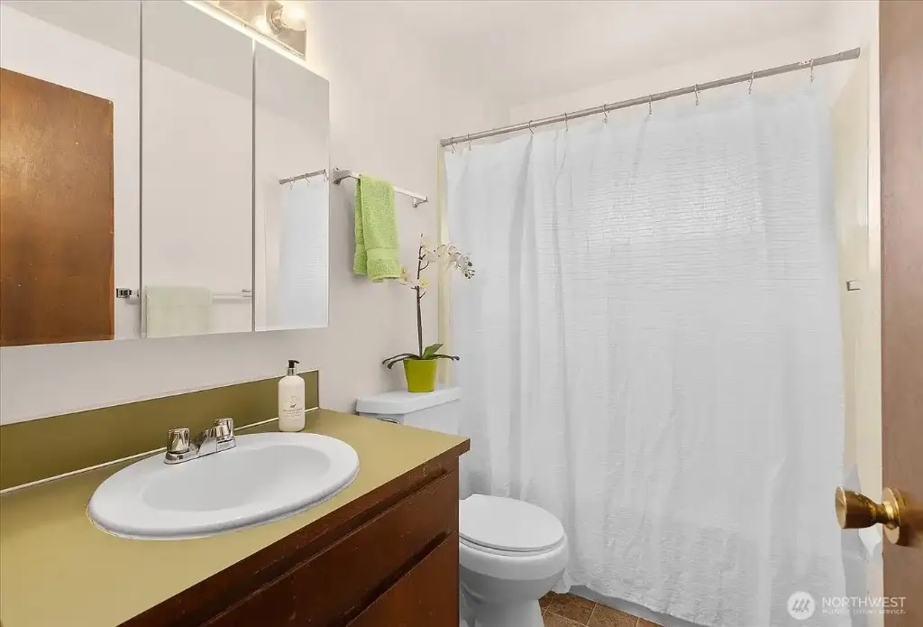 2 SW 119th Street, Burien, WA 98146 