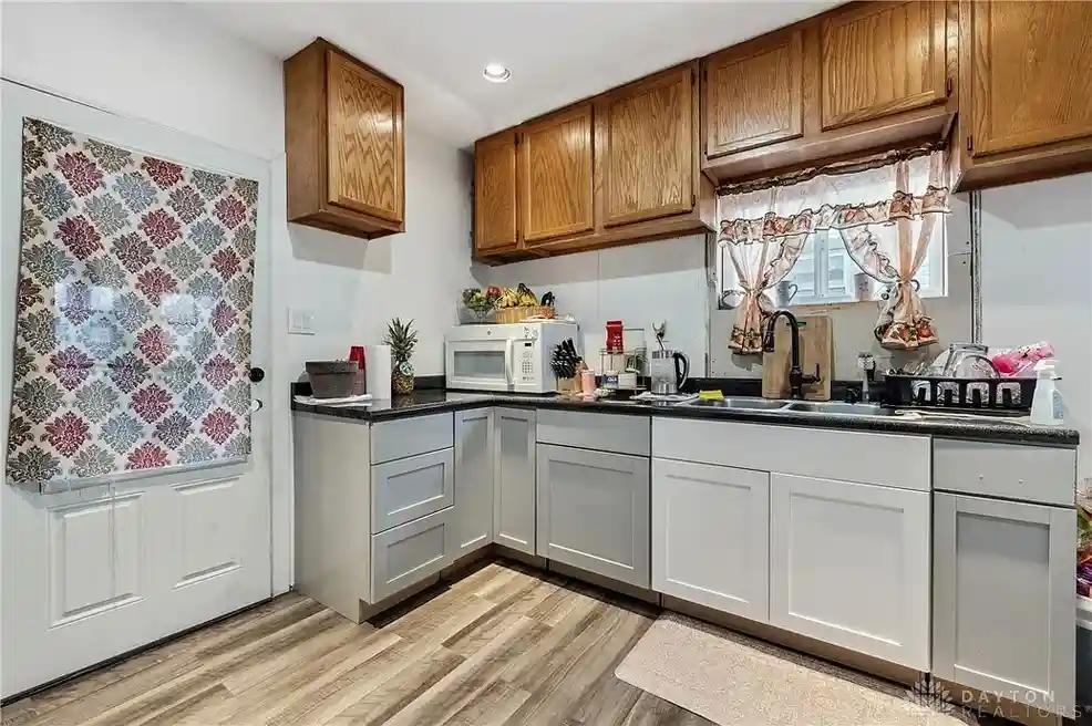 142 E Parkwood Dr, Dayton, OH 45405 