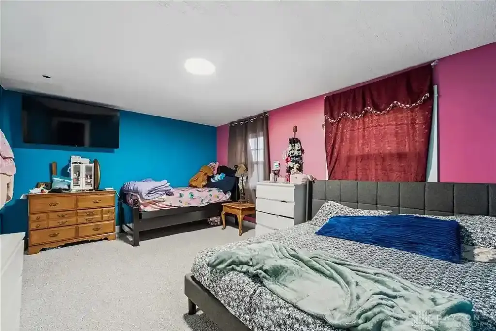 142 E Parkwood Dr, Dayton, OH 45405 