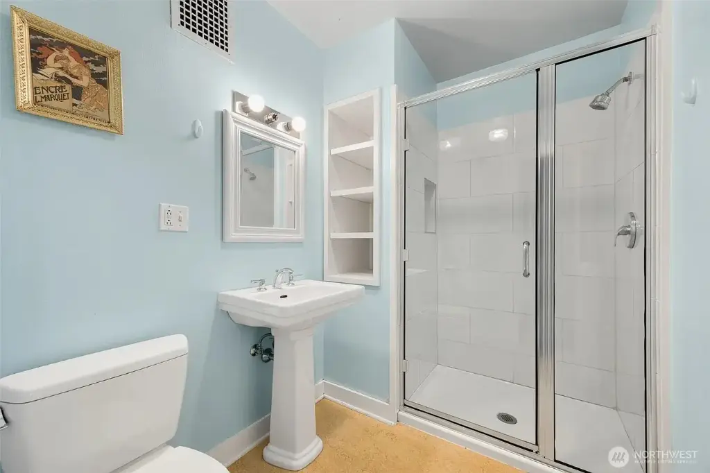 746 10th Avenue E, Seattle, WA 98102 