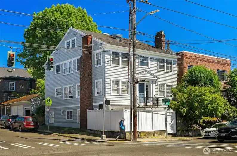 746 10th Avenue E, Seattle, WA 98102 