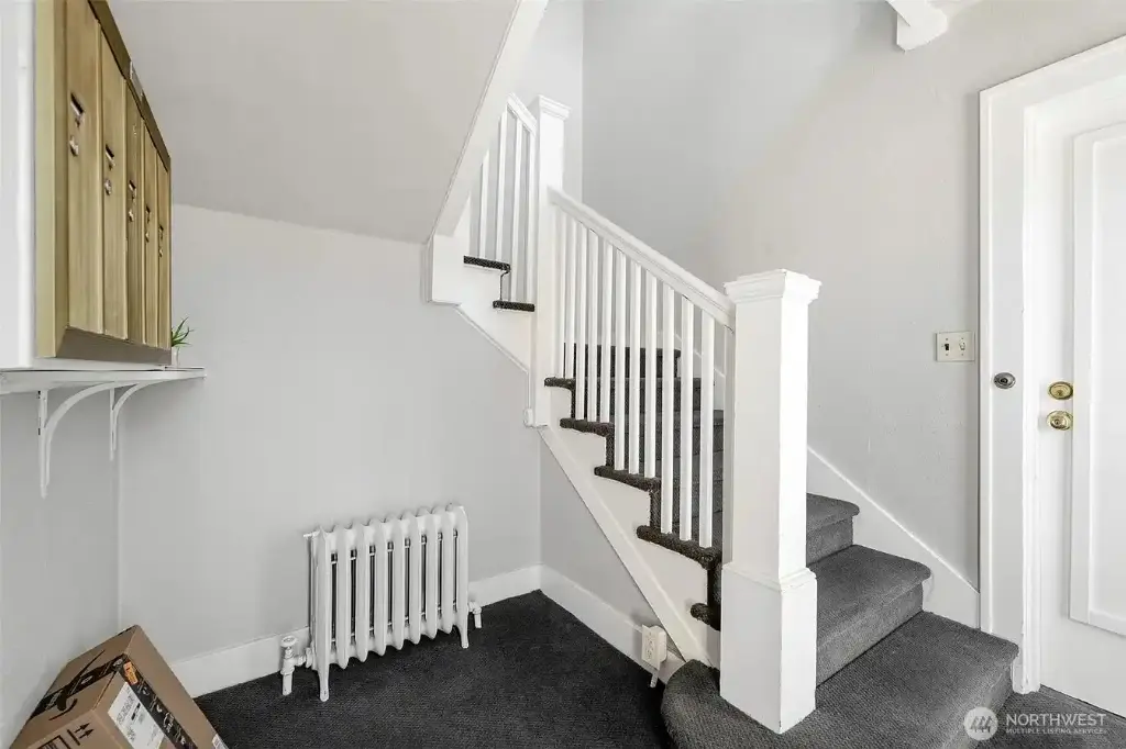 746 10th Avenue E, Seattle, WA 98102 